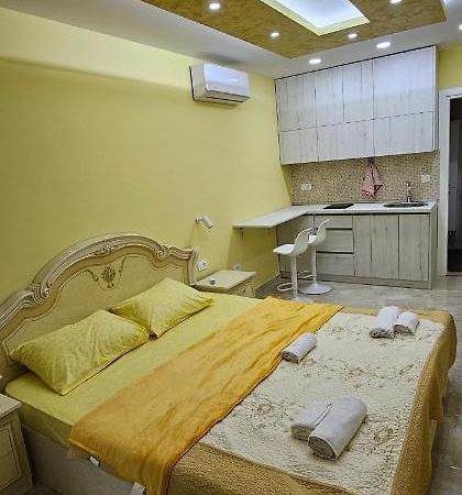 Ekonomic Apartmani Golubovci Экстерьер фото