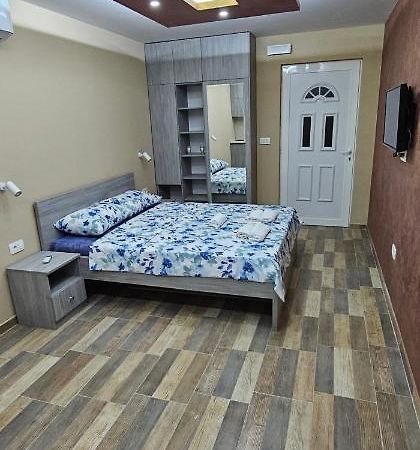 Ekonomic Apartmani Golubovci Экстерьер фото
