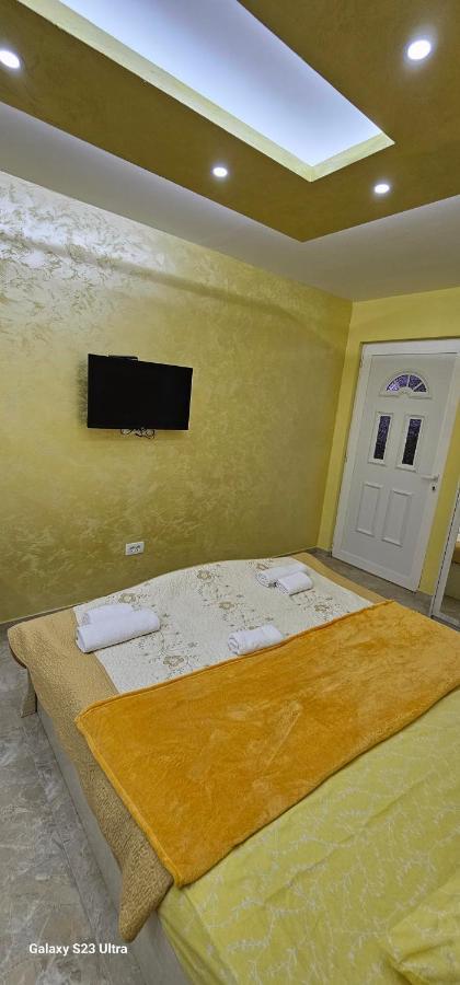 Ekonomic Apartmani Golubovci Экстерьер фото