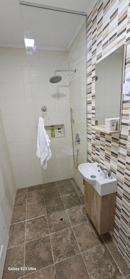 Ekonomic Apartmani Golubovci Экстерьер фото